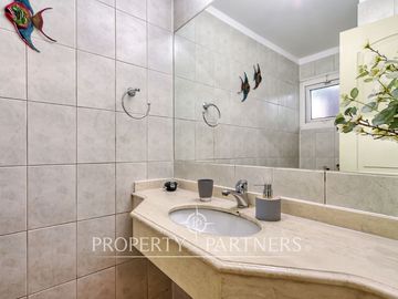 Venta de Acogedora y Luminosa Casa en Condominio. La Reina