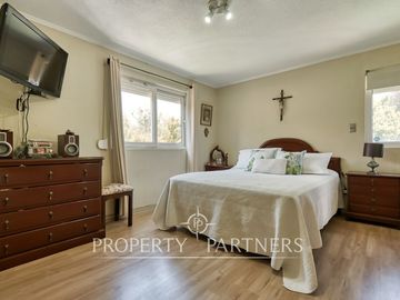 Venta de Acogedora y Luminosa Casa en Condominio. La Reina