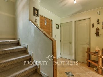 Venta de Acogedora y Luminosa Casa en Condominio. La Reina