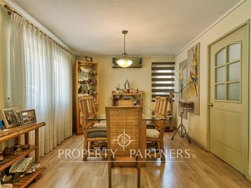 Venta de Acogedora y Luminosa Casa en Condominio. La Reina