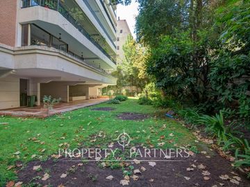 Venta de amplio departamento ubicado en zona residencial de Providencia