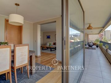 Venta de amplio departamento ubicado en zona residencial de Providencia
