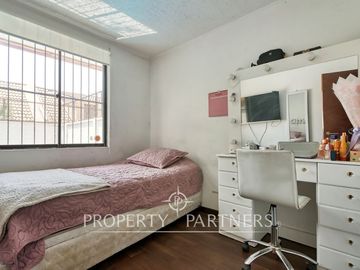Casa de 2 pisos con piscina, a la venta en sector Parque Tobalaba, Peñalolén