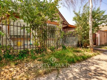 Casa de 2 pisos con piscina, a la venta en sector Parque Tobalaba, Peñalolén
