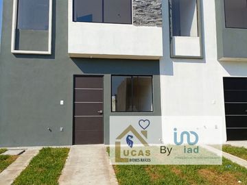 CASAS NUEVAS CON ALBERCA EN ZONA INDUSTRIAL