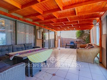 Casa con gran patio en Los Raulies
