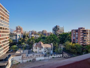 Amplio departamento en Luis Thayer Ojeda a 7 minutos de metro Tobalaba