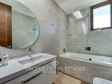 Piedra Roja, Moderna e impecable casa en Exclusivo Condominio con Cancha de golf