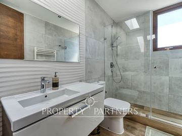 Piedra Roja, Moderna e impecable casa en Exclusivo Condominio con Cancha de golf