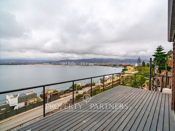 Impresionante Casa en Venta con una Espectacular Vista en La Herradura