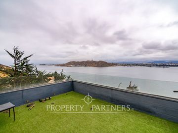 Impresionante Casa en Venta con una Espectacular Vista en La Herradura