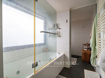 Impresionante Casa en Venta con una Espectacular Vista en La Herradura