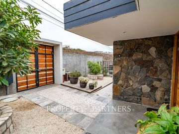 Impresionante Casa en Venta con una Espectacular Vista en La Herradura