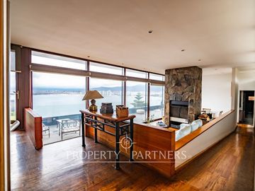 Impresionante Casa en Venta con una Espectacular Vista en La Herradura