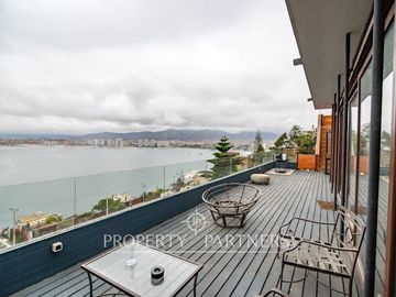 Impresionante Casa en Venta con una Espectacular Vista en La Herradura