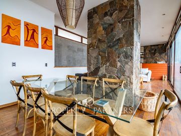 Impresionante Casa en Venta con una Espectacular Vista en La Herradura