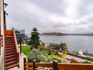 Impresionante Casa en Venta con una Espectacular Vista en La Herradura
