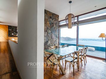 Impresionante Casa en Venta con una Espectacular Vista en La Herradura