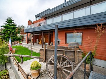 Impresionante Casa en Venta con una Espectacular Vista en La Herradura
