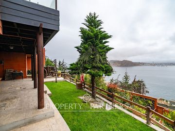 Impresionante Casa en Venta con una Espectacular Vista en La Herradura