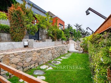 Impresionante Casa en Venta con una Espectacular Vista en La Herradura