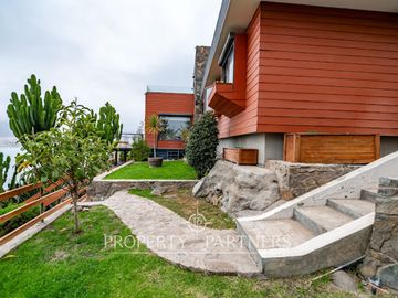 Impresionante Casa en Venta con una Espectacular Vista en La Herradura