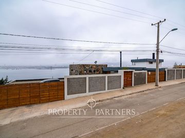 Impresionante Casa en Venta con una Espectacular Vista en La Herradura