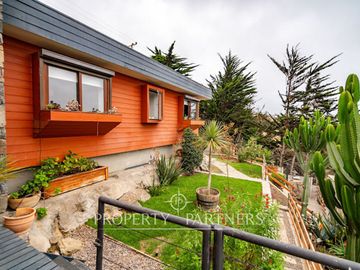 Impresionante Casa en Venta con una Espectacular Vista en La Herradura