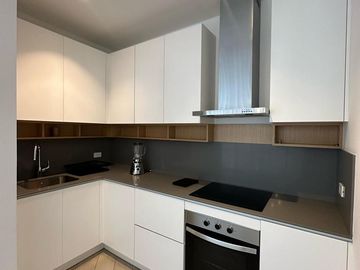Venta suite con balcón González Suarez edif. Oh