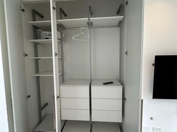 Venta suite con balcón González Suarez edif. Oh