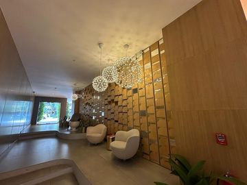 Venta suite con balcón González Suarez edif. Oh
