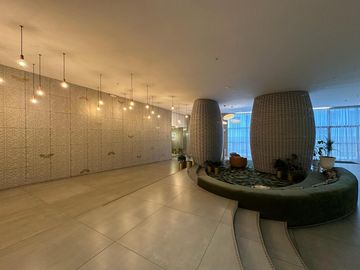 Venta suite con balcón González Suarez edif. Oh