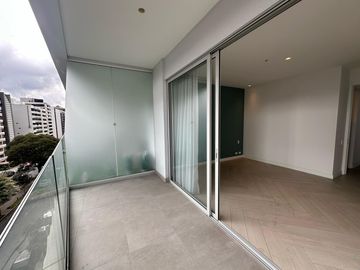 Venta suite con balcón González Suarez edif. Oh