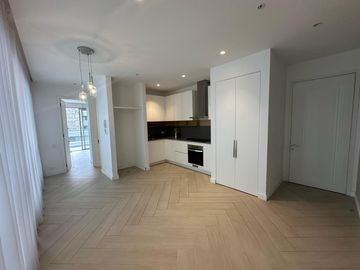 Venta suite con balcón González Suarez edif. Oh