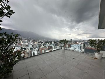 Venta suite con balcón González Suarez edif. Oh