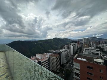 Venta suite con balcón González Suarez edif. Oh