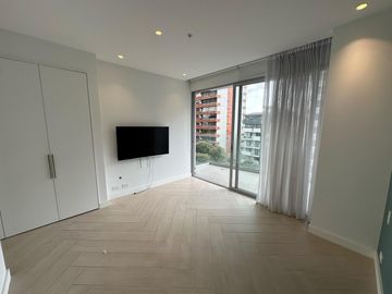 Venta suite con balcón González Suarez edif. Oh