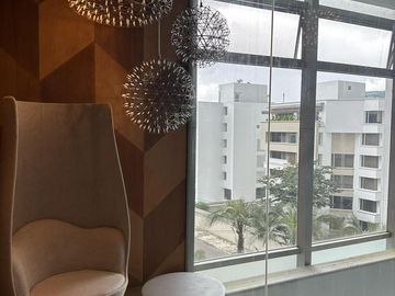 Venta suite con balcón González Suarez edif. Oh