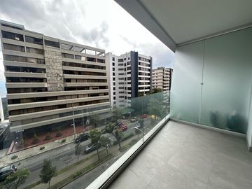 Venta suite con balcón González Suarez edif. Oh