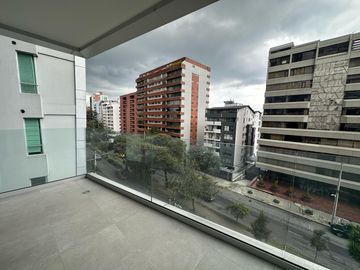 Venta suite con balcón González Suarez edif. Oh