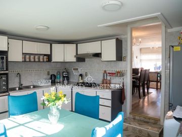 Se vende preciosa y acogedora casa con departamento independiente
