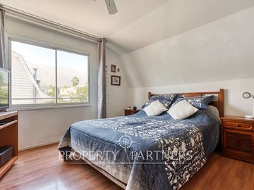 AMPLIA CASA DE TRES PISOS EN CONDOMINIO CERRADO, PEÑALOLEN