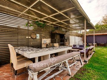 Linda e iluminada casa a la venta en La Reina