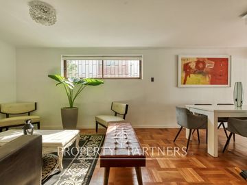 Linda e iluminada casa a la venta en La Reina