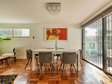 Linda e iluminada casa a la venta en La Reina