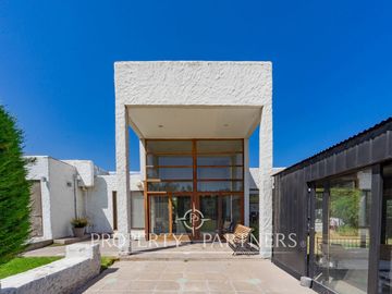 Casa en Parcela en Exclusivo Sector de Pirque, Santa Rita
