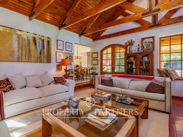 Excelente casa en parcela en céntrico sector de Pirque