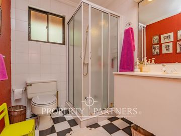 Excelente casa en parcela en céntrico sector de Pirque