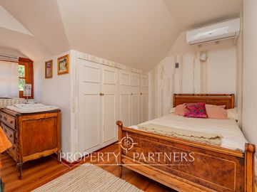 Excelente casa en parcela en céntrico sector de Pirque
