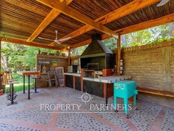 Excelente casa en parcela en céntrico sector de Pirque